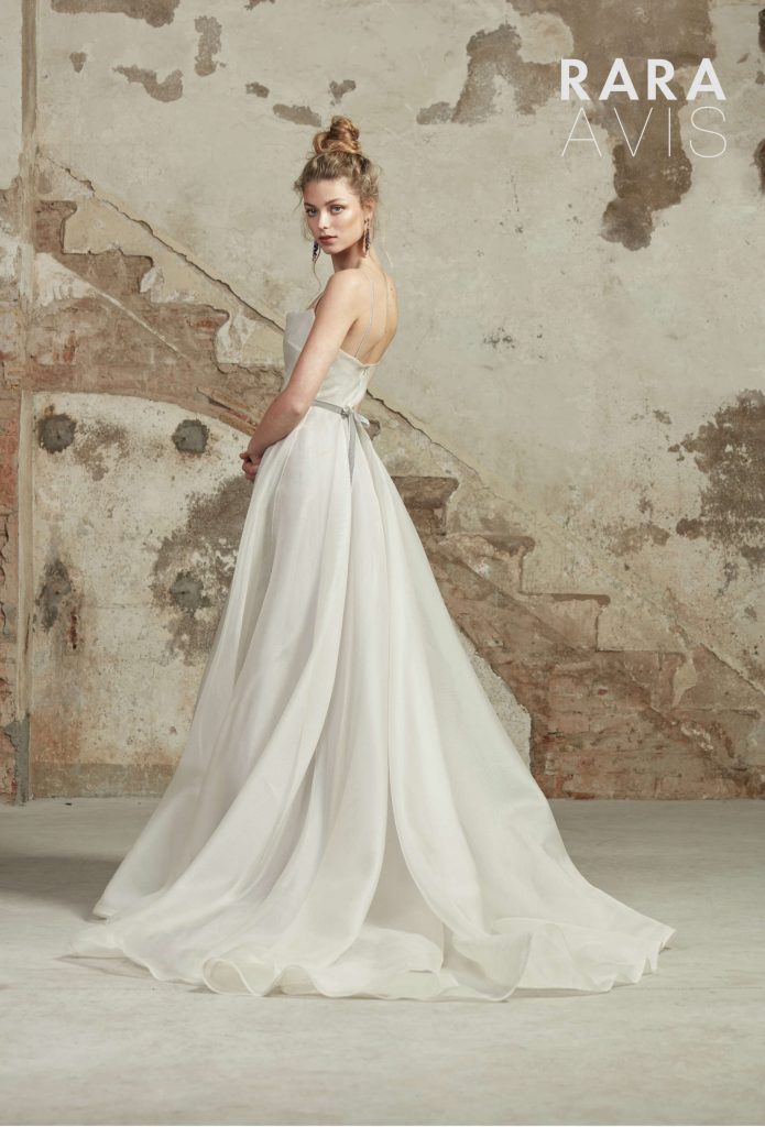 Asan simple wedding dress from the Dell’Amore Floral Paradise Collection

