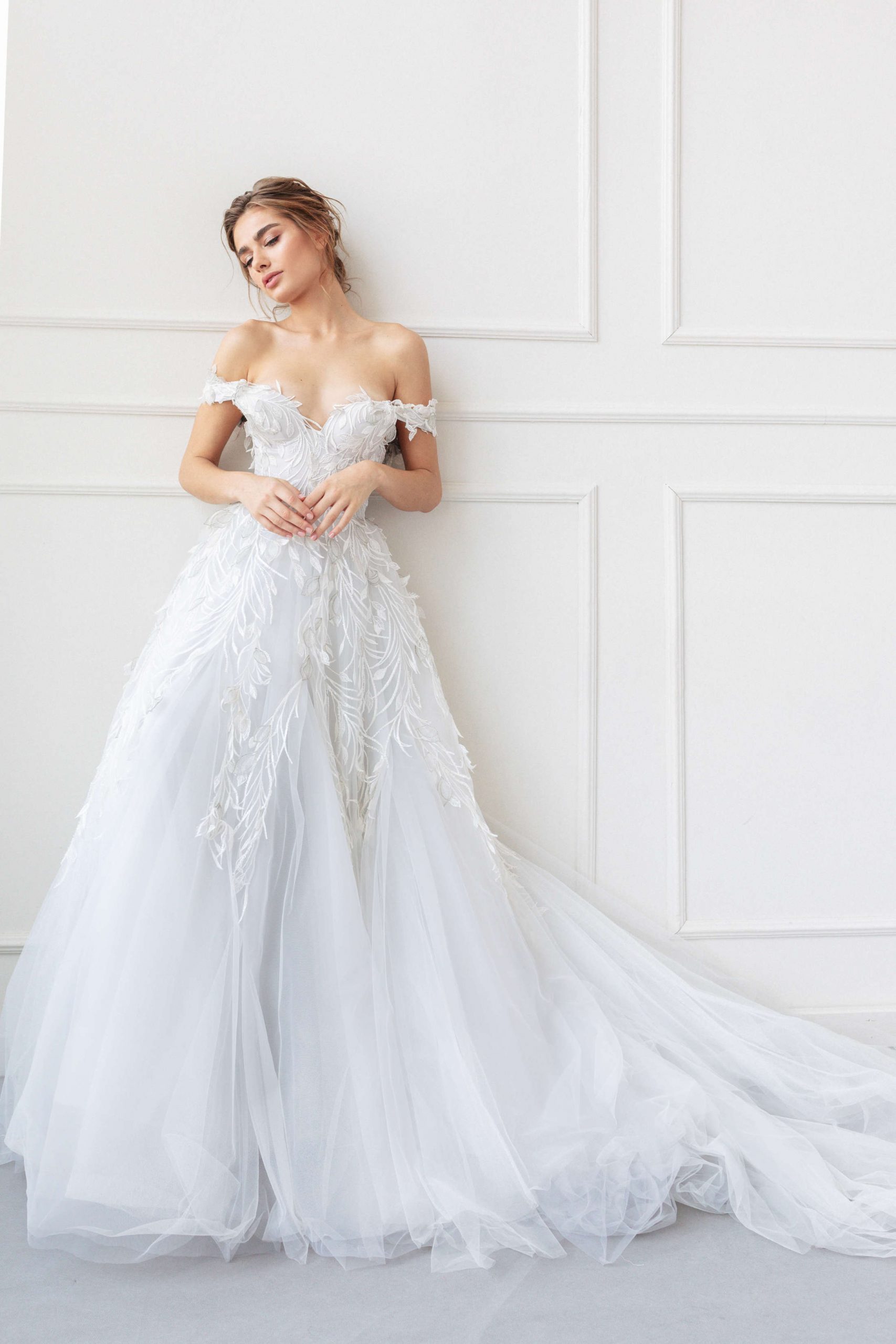 Layered Tulle - A-Line Ball Gown Wedding Dress Off-the-Shoulder Sleeve –  Jinza Bridal