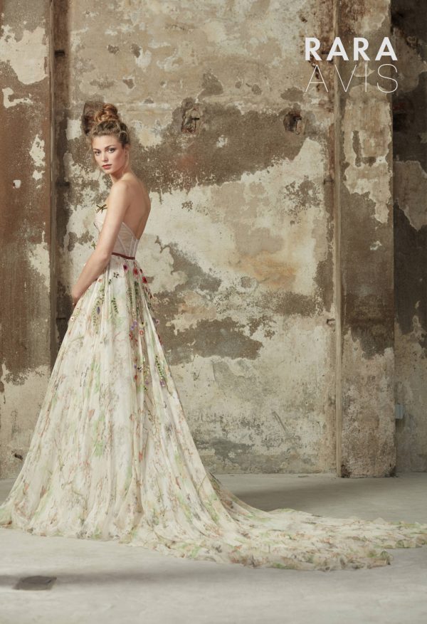 colourful wedding dress Lily from Rara Avis with sweetheart bodice and silk skirt, image 6