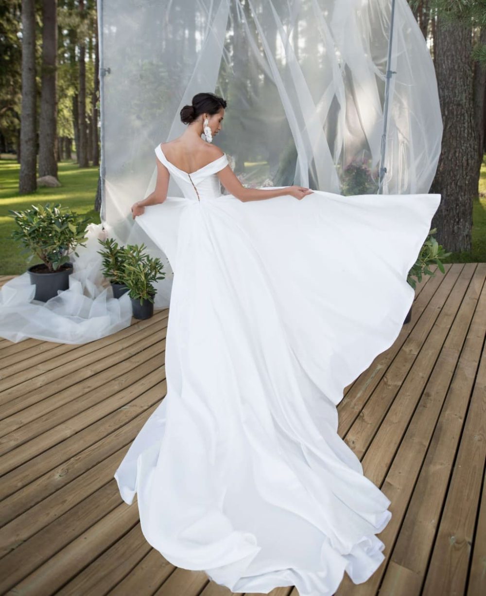 simple wedding dress with off-shoulders sleeves 2
