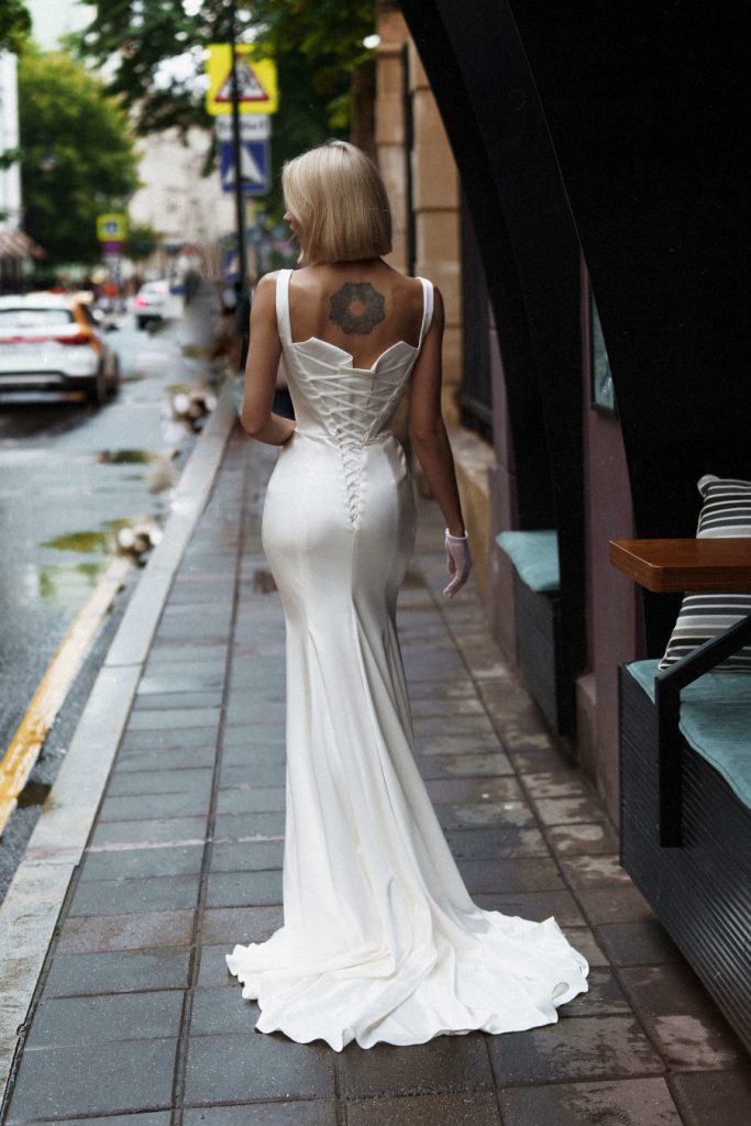 Casablanka wedding gown for minimalist bride
