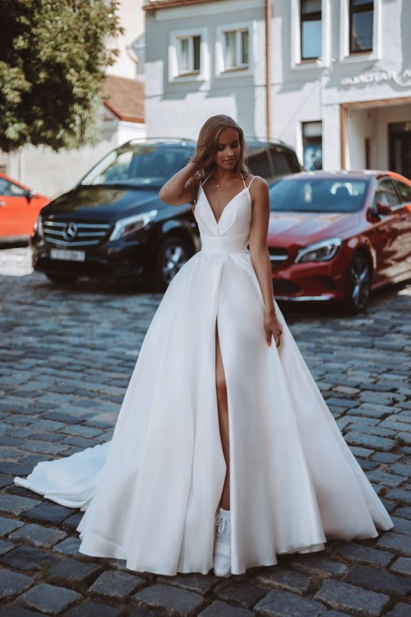 Elegant wedding dress Grace