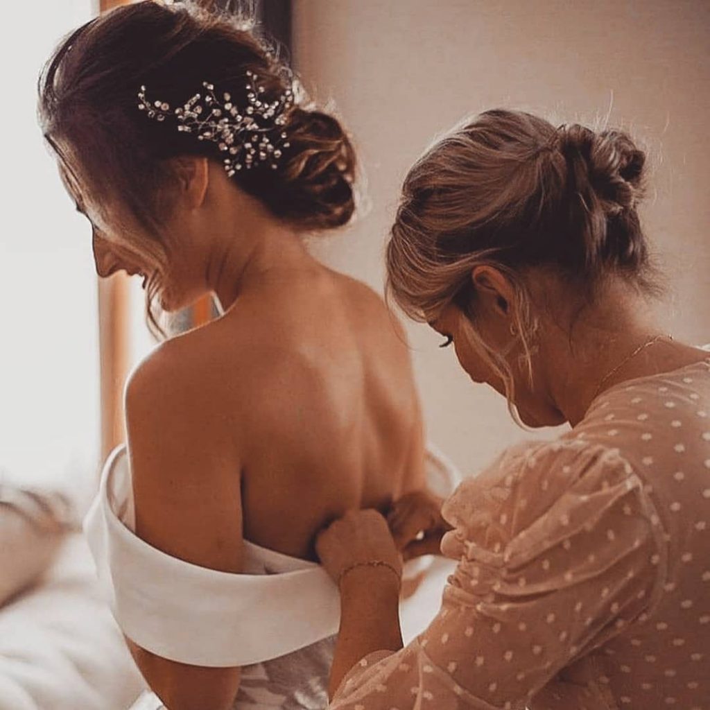 bride and her mother on wedding day