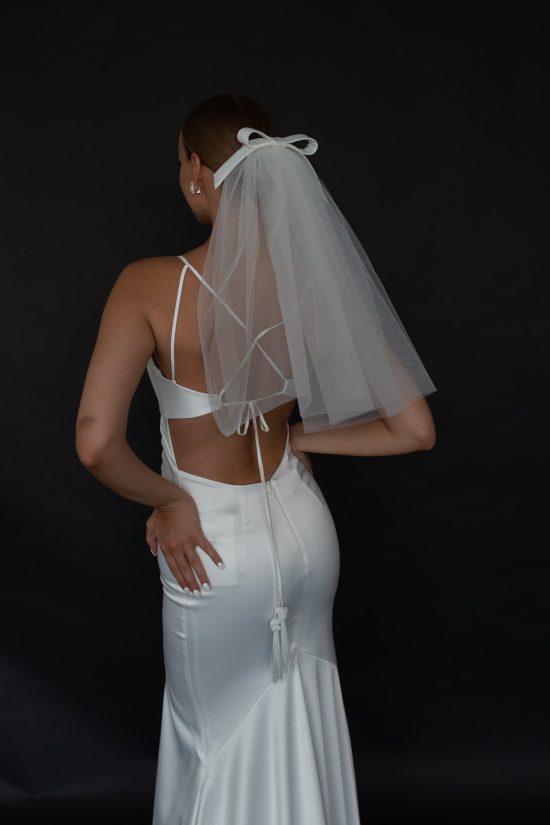 short tulle bridal veil with satin bow 1