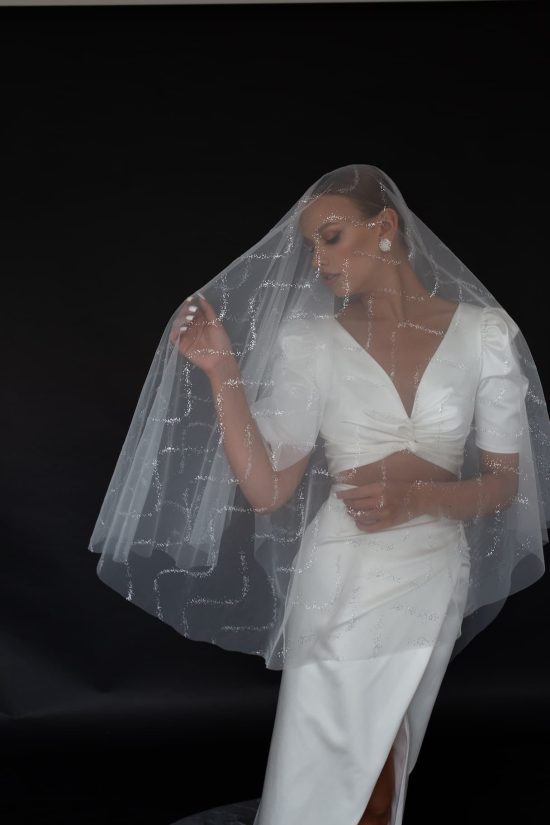 Sparkling tulle veil with waves 1