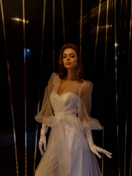 White organza wedding dress with long sleeves by Rara Avis.2